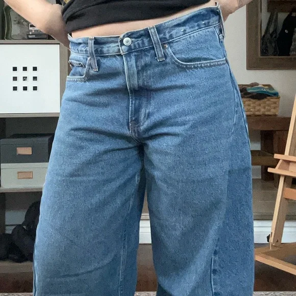 Abercrombie & Fitch medium wash barrel Jeans - Picture 1 of 5